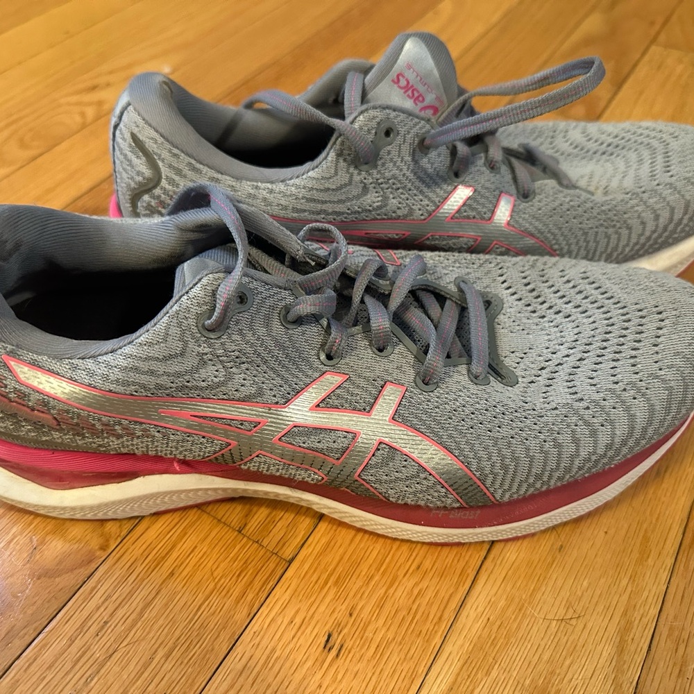 Asics Women's Gray and Pink size 9.5 Running Shoes